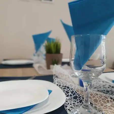 New Stylish Near Center شقة
