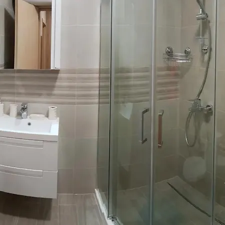 New Stylish Near Center Apartment *